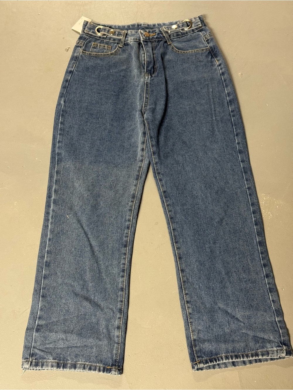 Cutest high rise jeans. Baggy straight leg.